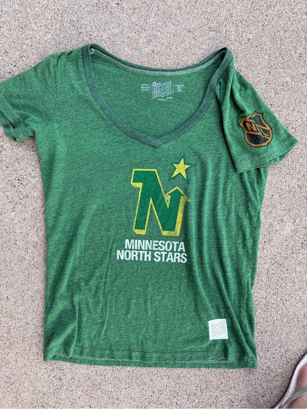 MN North Stars NHL V-Neck Tee XL